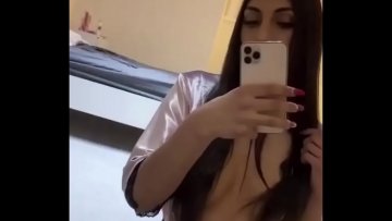 gypsy from Bucharest shows nipples